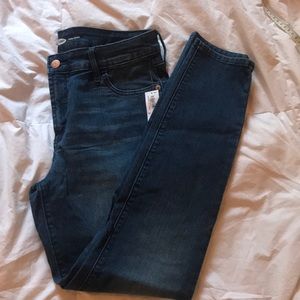 Old navy super skinny jeans.